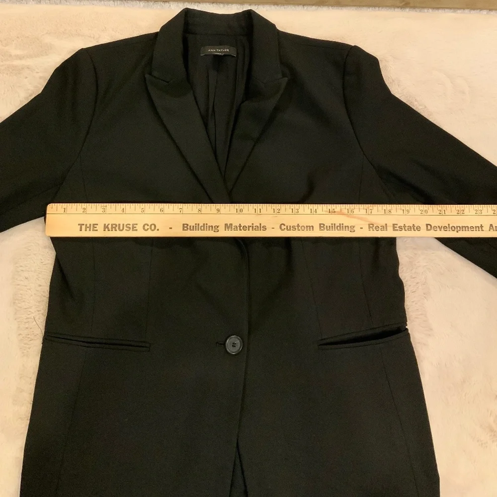 Ann Taylor Black 10 One button Blazer Quality Monochrome Minimalist Officecore